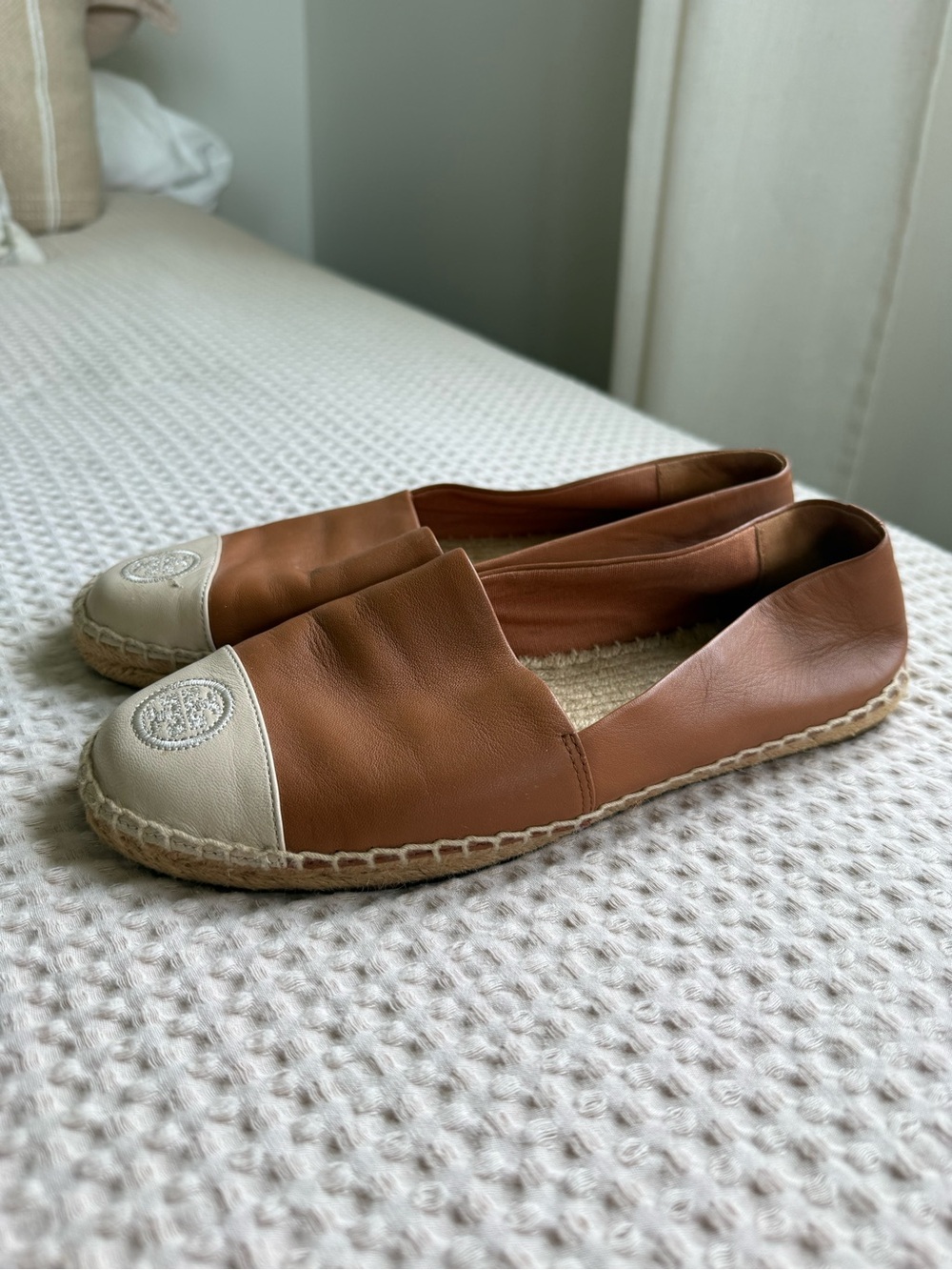 Tory Burch Leather Espadrille Flats Brown Ivory Logo Size 8